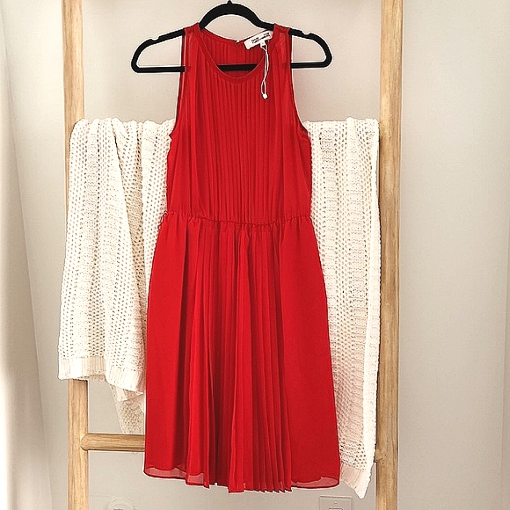 Diane Von Furstenberg Ria Red Pleated Shift Dress Chiffon Size 2